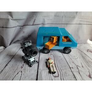 vintage 1977 Fisher Price Adventure People Mobile TV Unit W Figure